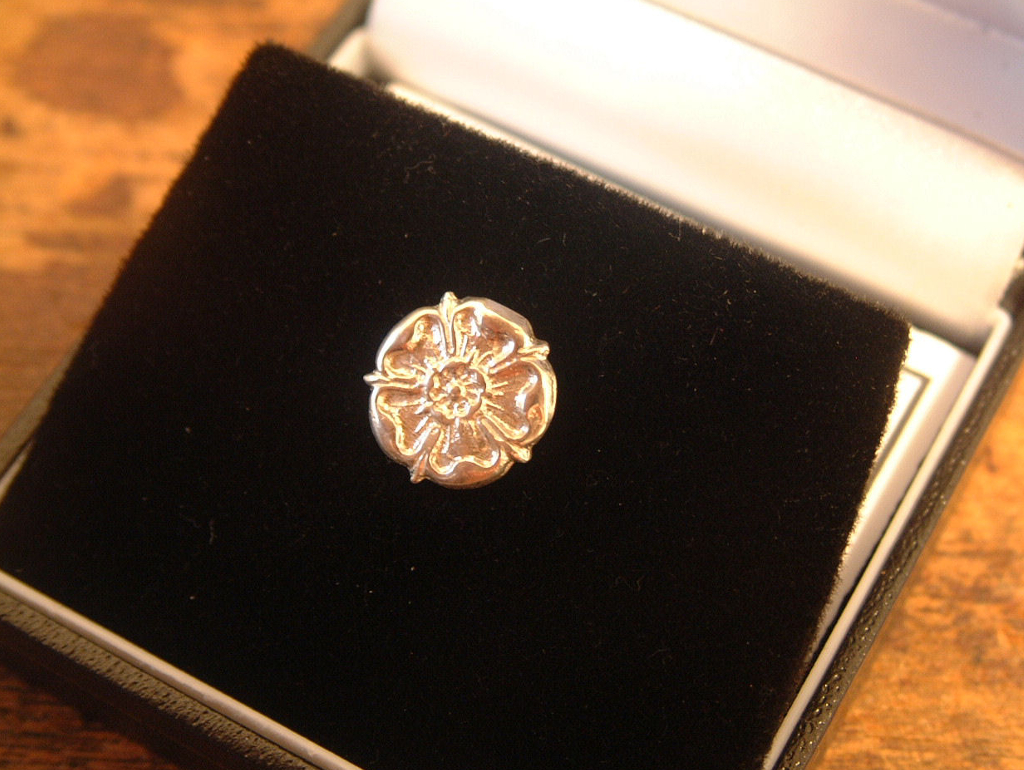Hallmarked sterling silver Yorkshire Rose lapel pin